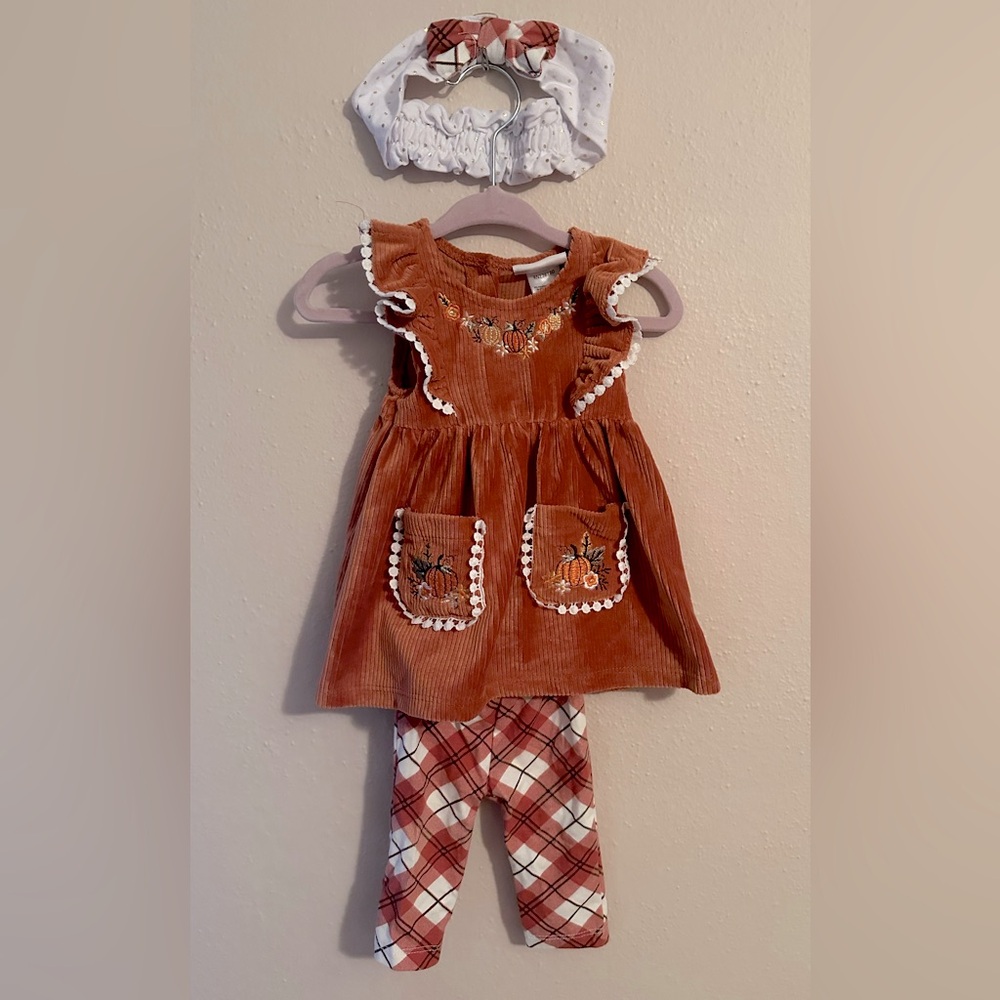 Little Lass Thanksgiving outfit cuteness! Only worn once for pictures. 0/3 mo.
